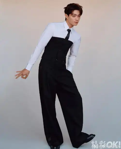 许凯丨精彩ok杂志大片78西装 休闲装 领带裙,时尚又活力爆棚,少年感