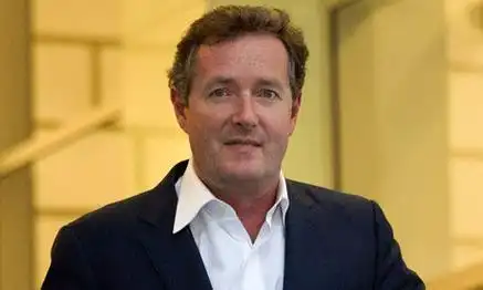 皮尔斯-摩根脱口秀被调成深夜节目在英国播出