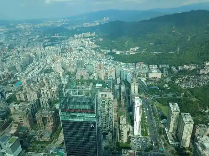 大楼上俯视台湾全景,美 极了.