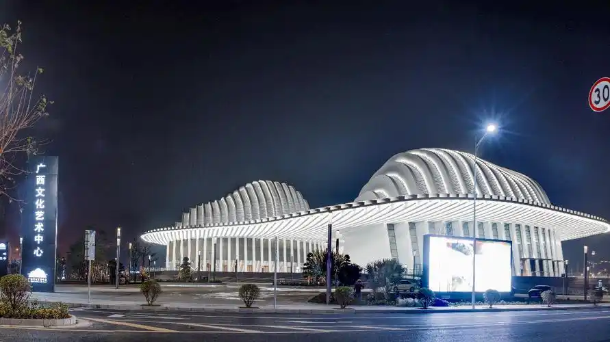 "网友看南宁"广西文化艺术中心——坠落在南宁的明珠