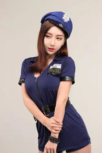 警察制服美女挑战情趣妩媚诱惑_小呆萌图库