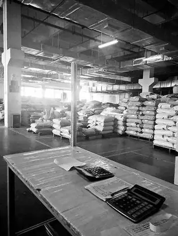 数百名学生被卖工厂实习 每天工作12小时不去拿不到毕业证