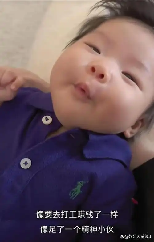 程晓玥为女儿庆祝100天,并分享了母女合照,宝宝五官秀气