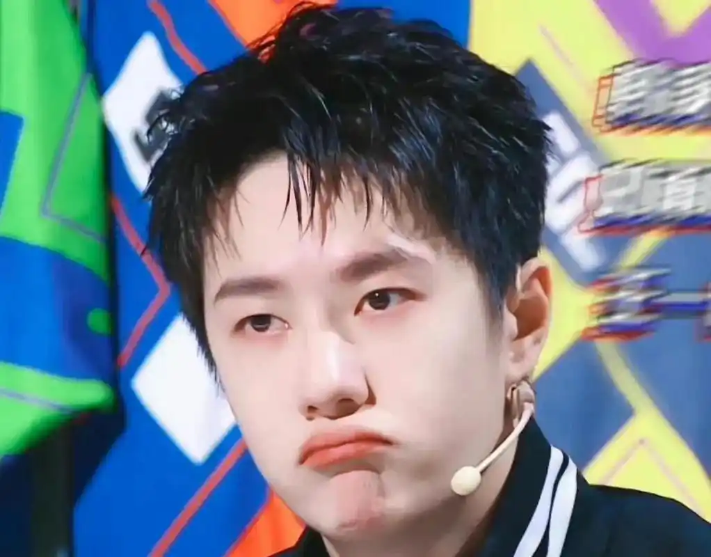 一些噘嘴的王一博合集1717,王一博不可爱谁可爱