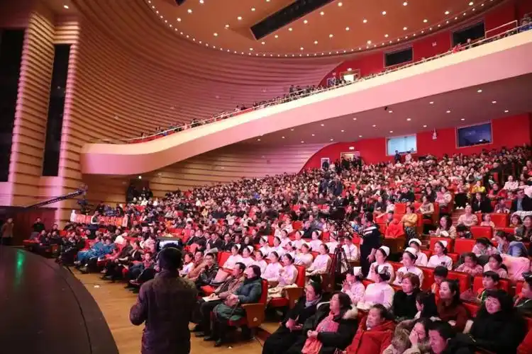 2019濮阳市少儿春晚精彩呈现,已有十五万观众通过网络直播观看晚会!