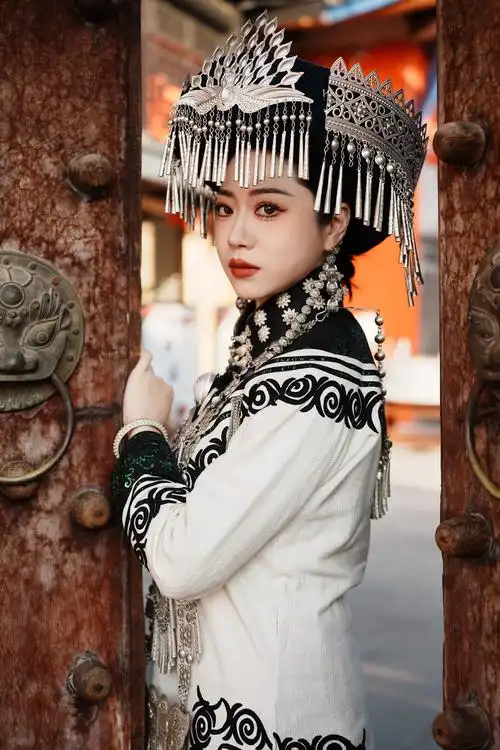 西昌必拍的彝族服饰