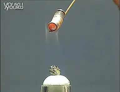 铜跟空气里的氧气反应_标清