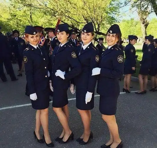 (俄罗斯女水兵.