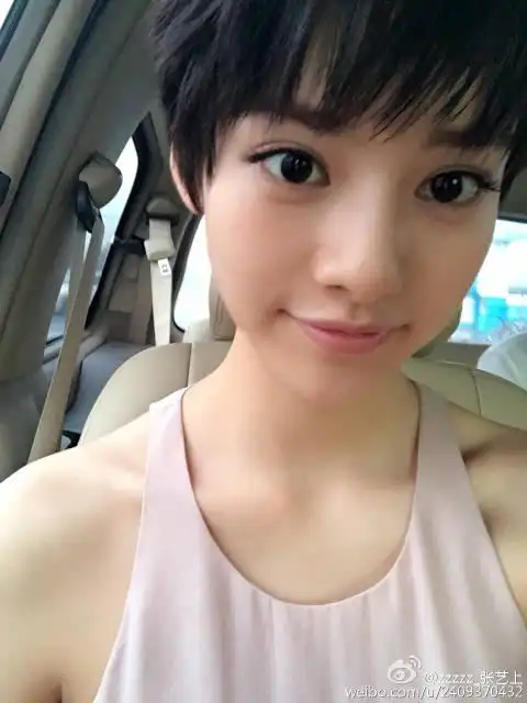 张艺上卡通头像