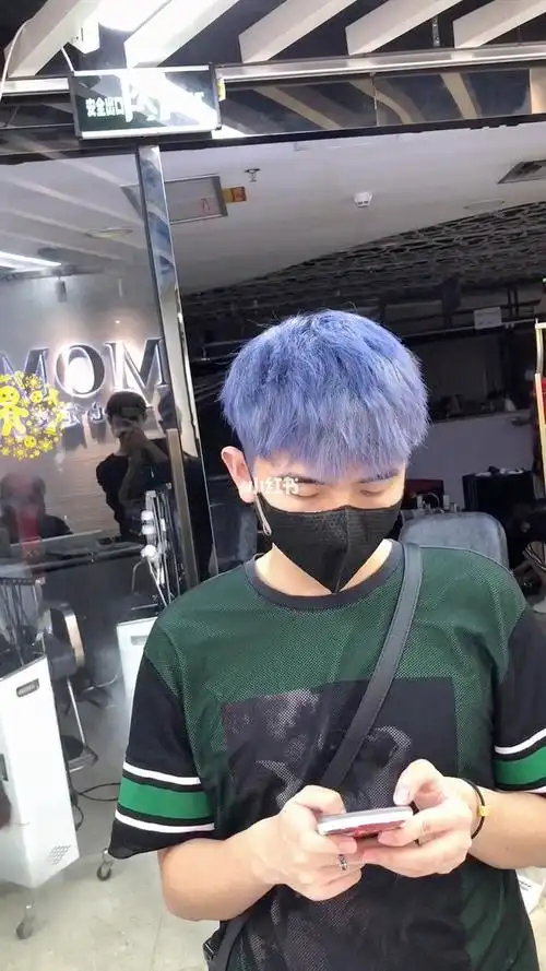 男生染发蓝灰色