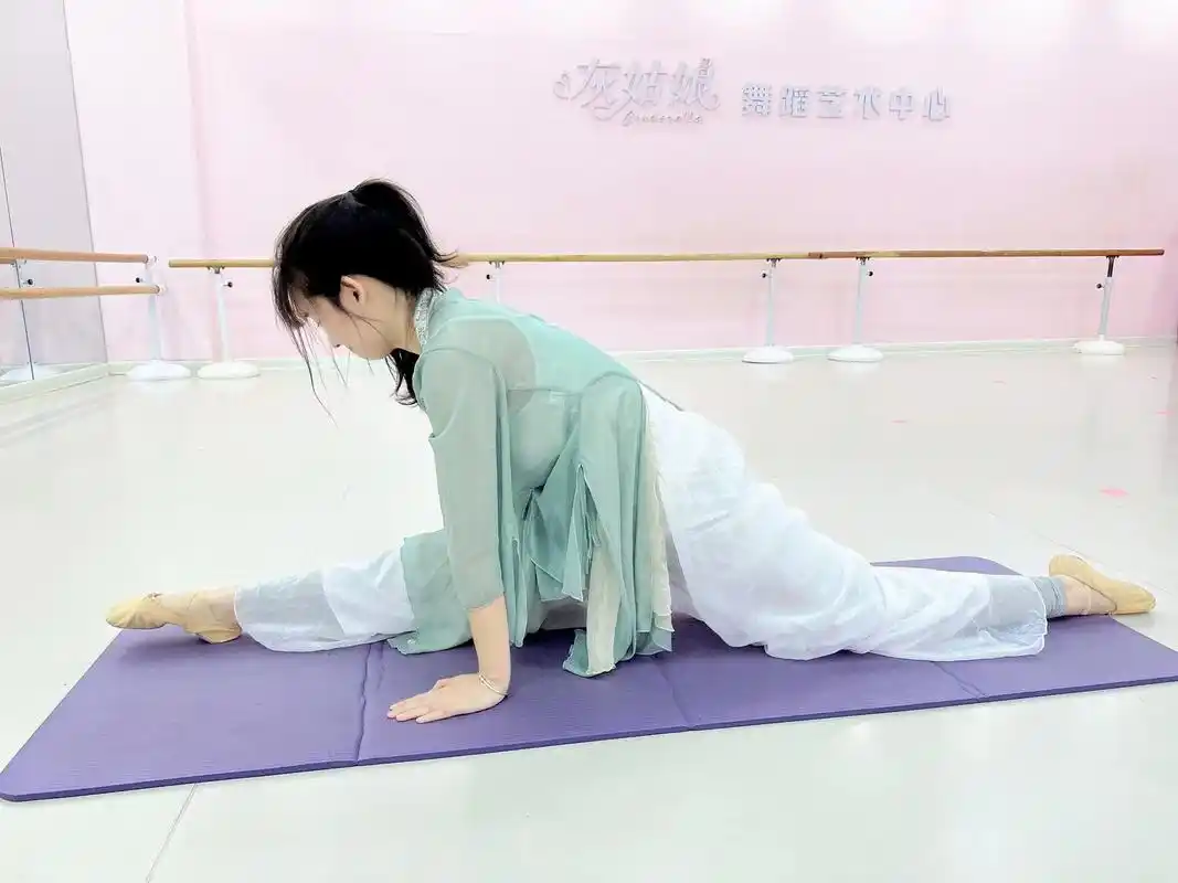 零基础成人舞蹈 #舞蹈基本功 #舞蹈课堂随拍  95成人舞一对一私人