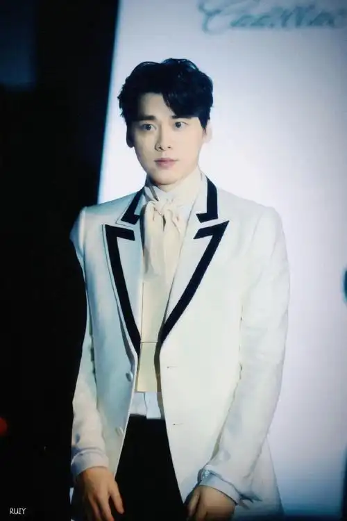 白马王子06@李易峰7820170618 白色西装74峰#与李易峰一六相伴