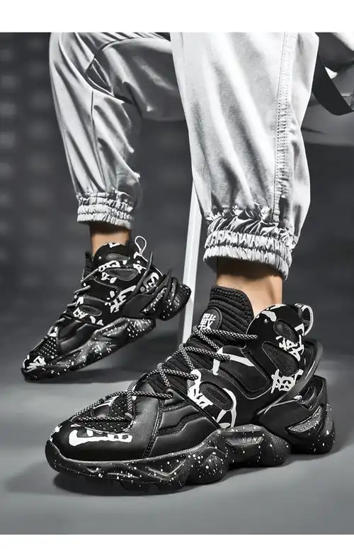 现在比较火的潮牌_衣服商标logo查询大全 -第1张图片-潮百科