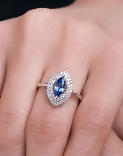 女神彩宝节专场鑫万福白18k金蓝宝石女戒指var9078l_唯品会