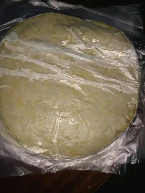 手抓饼皮在冰箱里放时间长了,长了好多毛毛,能吃了吗