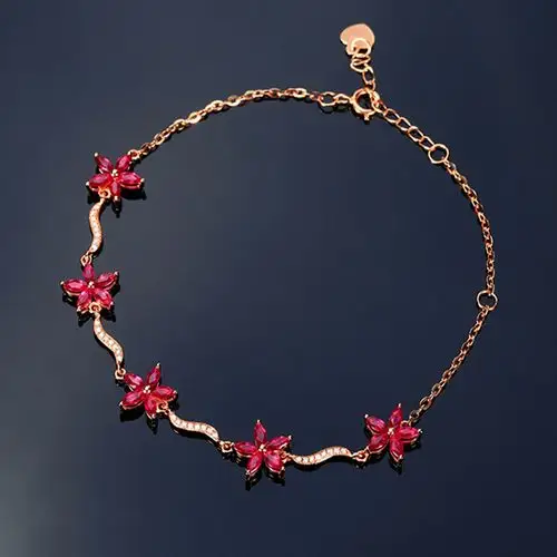 345克拉红宝石手链时尚温柔浪漫花型18k金镶钻