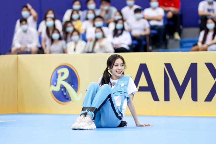 杨颖公主抱张含韵李晨惨当工具人奔跑吧9让快乐无限续航