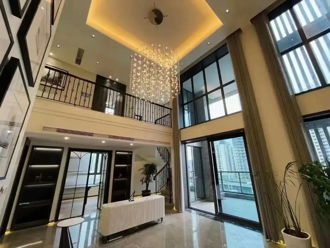 苏河湾板块7815顶楼复式.