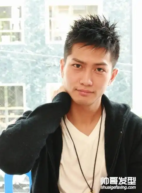 清爽利落的男士短发 打造帅气好看的男士发型