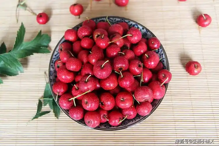 山楂红了,年味浓了:中国冬天的甜蜜记忆_味道_水果_