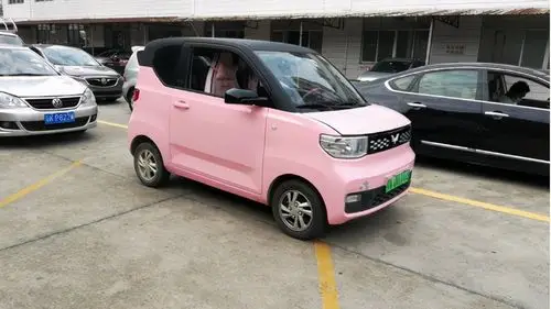 五菱宏光mini马卡龙即将上市配led尾灯复古轮毂