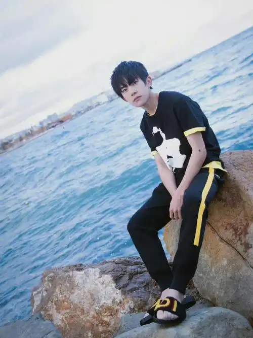 易烊千玺与夏日的适配度