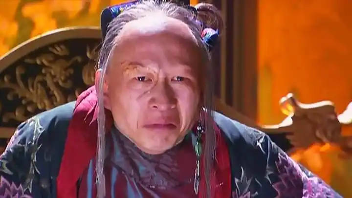 李明:与赵薇黄晓明同班,因丑角"裘千尺"出名,女儿却美若天仙