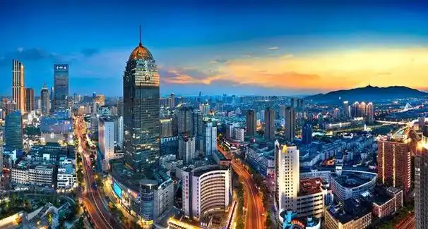 无锡市作为江苏省的地级市之一,是一个发展迅速,风景秀美的城市.