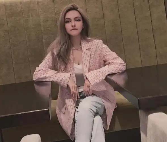 吴亦凡新女友是个心机女?网红女友里方媛周扬青就挺靠谱