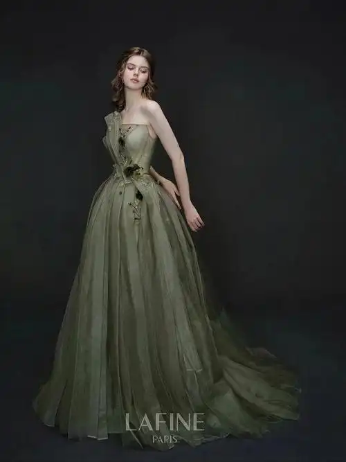 清新靓丽抹胸礼服上身就是小仙女