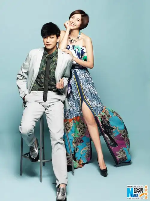 陈晓东唐艺昕情侣写真曝光 可爱俏皮默契十足