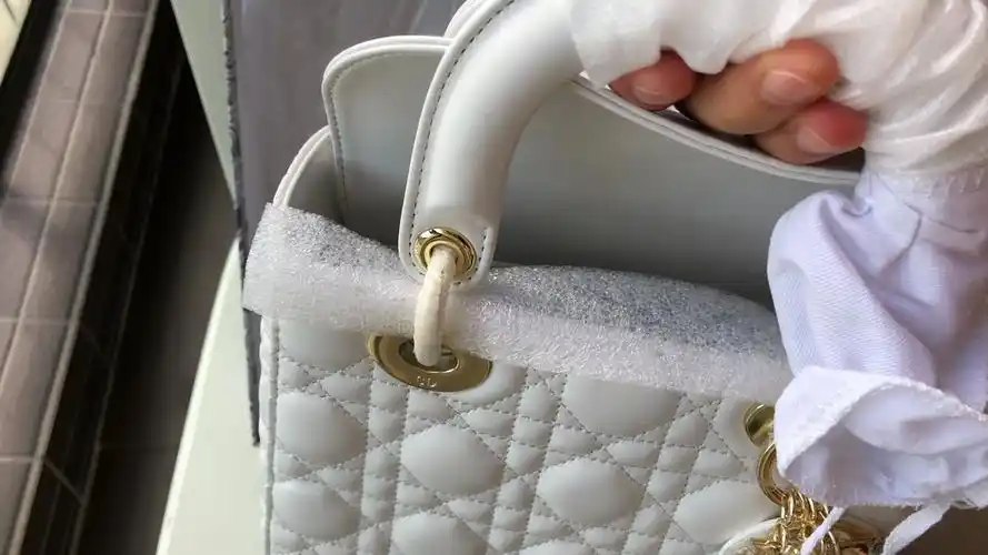 dior迪奥四格白色戴妃包徽章单肩斜挎手提包评测