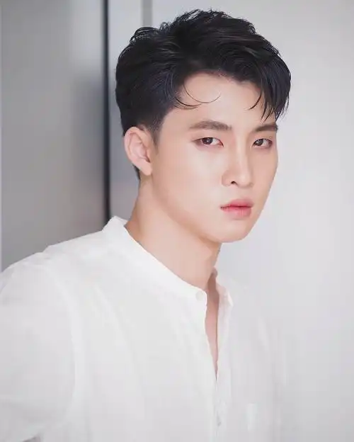 data-ctrid="sz45wyvcyneb">19 /sup>,1998年3月5日出生于泰国北柳府