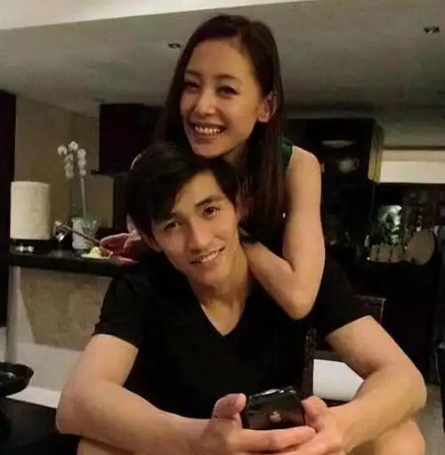 曝古装男演员婚内出轨趁着女星太太怀孕偷腥李子峰情形吻合