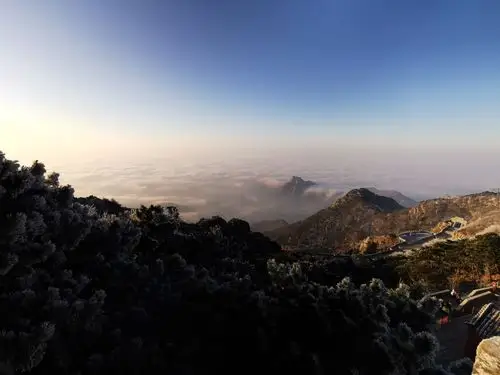 泰山玉皇顶,日出云海雾凇三景齐遇,美