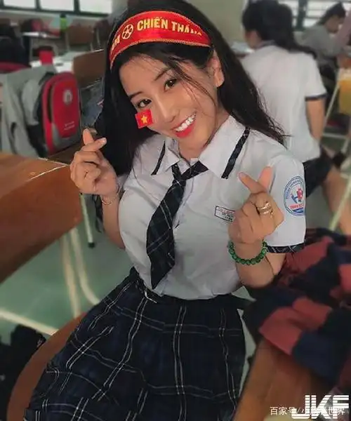 神级越南学生妹!校服下的霸气藏不住!