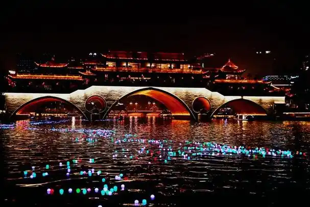 02-04 11:39四川回复1下岗公牛成都的夜景也就那地方和双子塔拿的出手