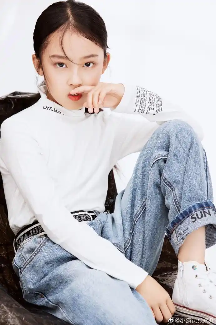 张婉儿超话	高清照片分享几张,祝大家元旦快乐	@张婉儿官方后援会2