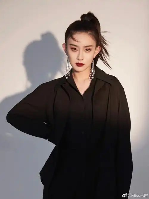 又可御姐范儿尽显,还能攻气十足,美得男神都心动,谁不可～#头发##发型