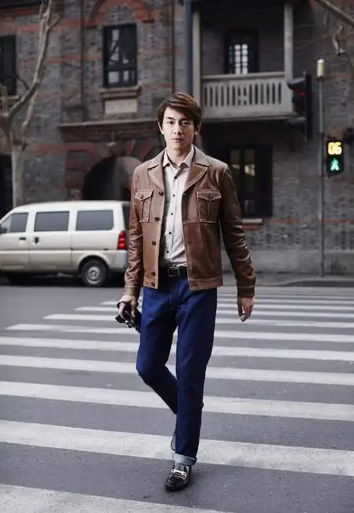 的时候就发现,林更新的腿特别长,官方曝出林更新的身高在185cm以上