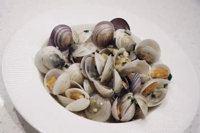 葱香白贝的做法