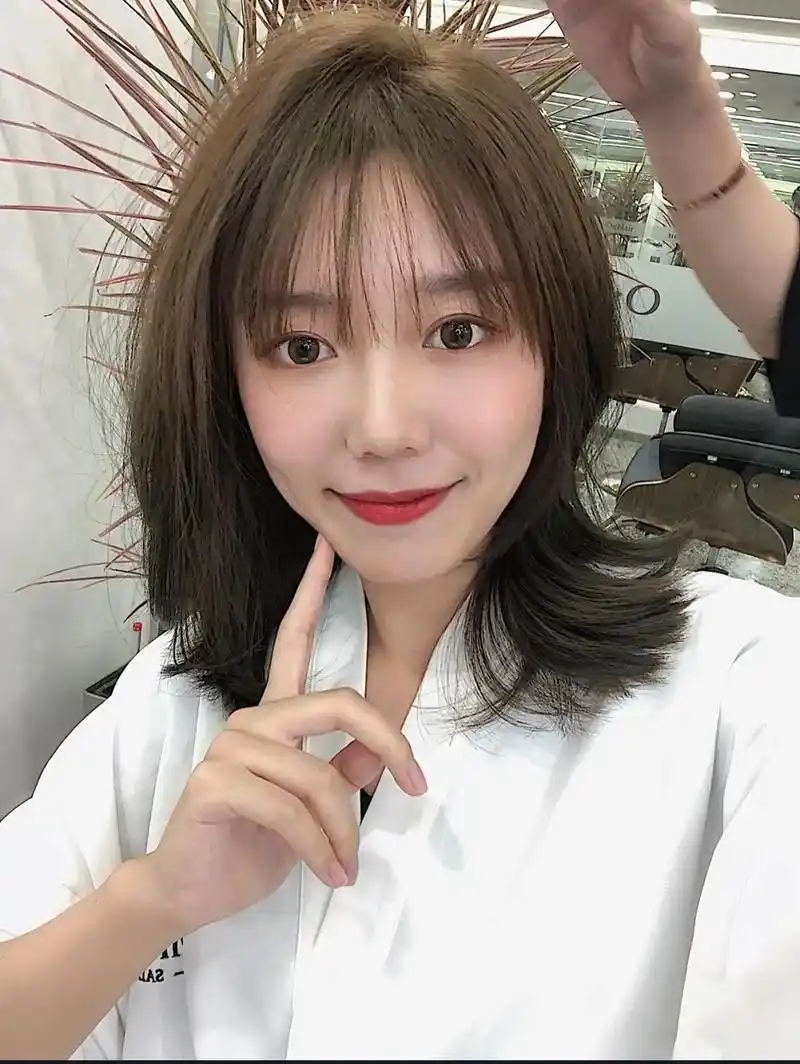 锁骨发型女2021流行发型 适合圆脸女生锁骨发发型即显瘦又 - 兑音