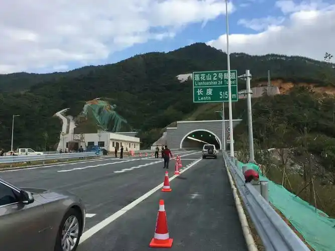 潮莞高速海丰莲花山隧道