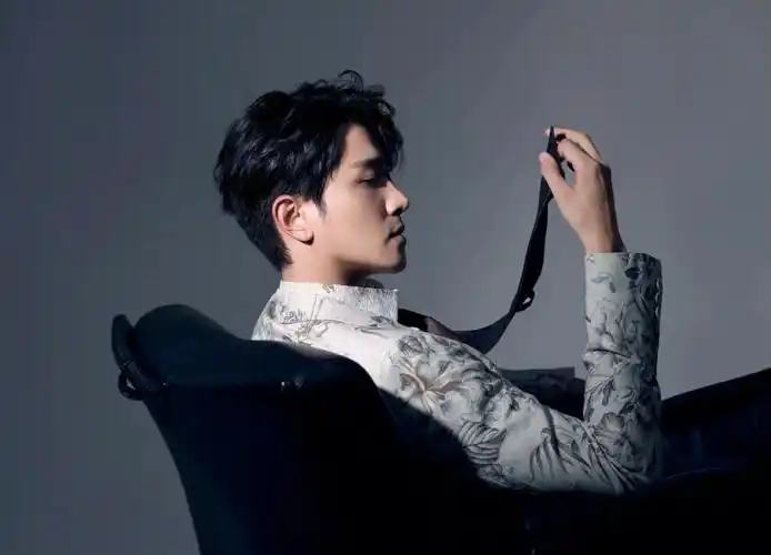 彭冠英印花西服分享