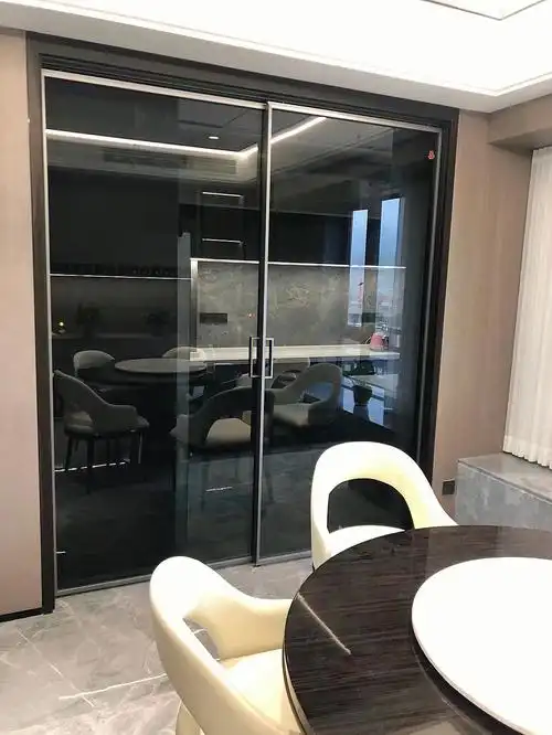 欧洲灰玻璃全景门可以遮丑还提升高级感