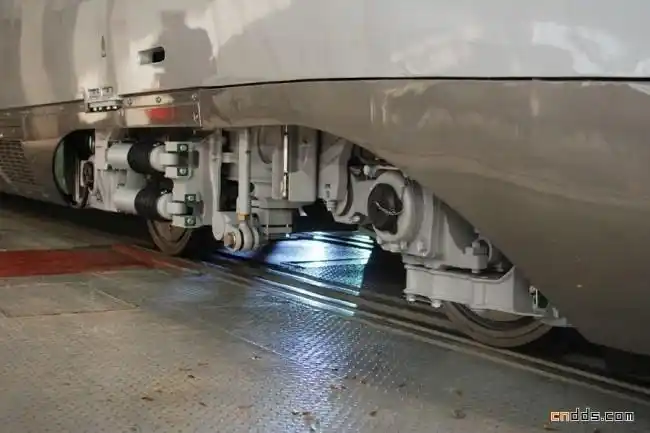 欢呼! 欢呼!中国时速超500公里高速试验列车诞生_第4页-中国设计网