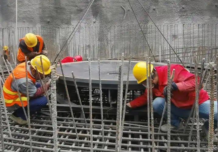 贵阳太金线首座转体桥球铰成功安装