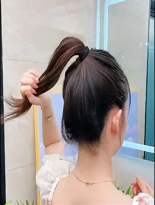 夏天扎头发的姐妹,教你一招,丸子头这样扎,美炸了!