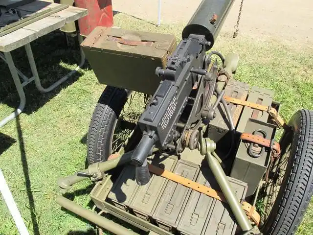 图为勃朗宁m1917重机枪的后部特写.