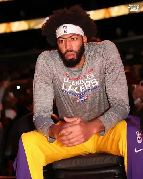 发型证明之战#浓眉哥戴维斯 #拉塞尔   天下谁人不识君#雷 - 抖音